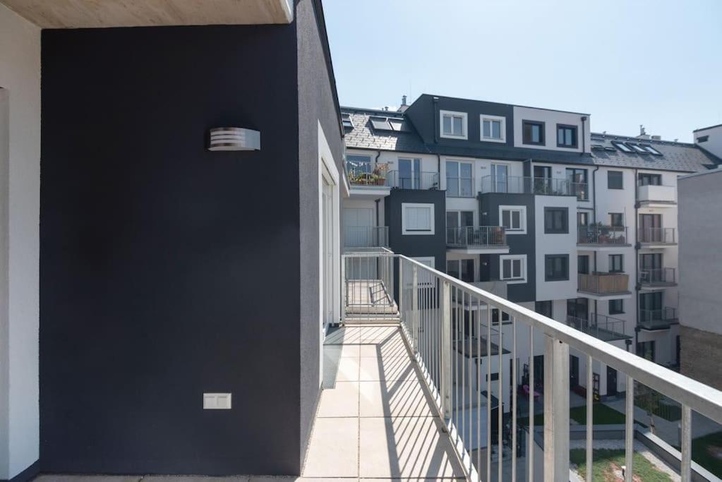 Ferienwohnung Neu Und Hell In Zentraler Ruhelage Mit Parkplatz Wien Exterior foto