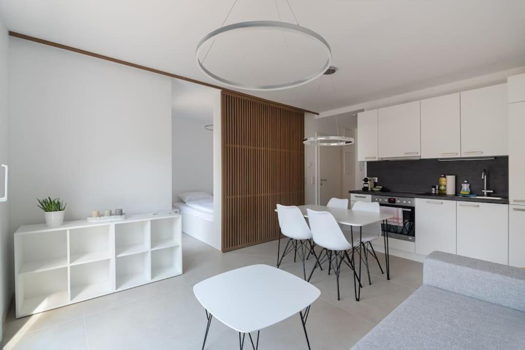 Ferienwohnung Neu Und Hell In Zentraler Ruhelage Mit Parkplatz Wien Exterior foto