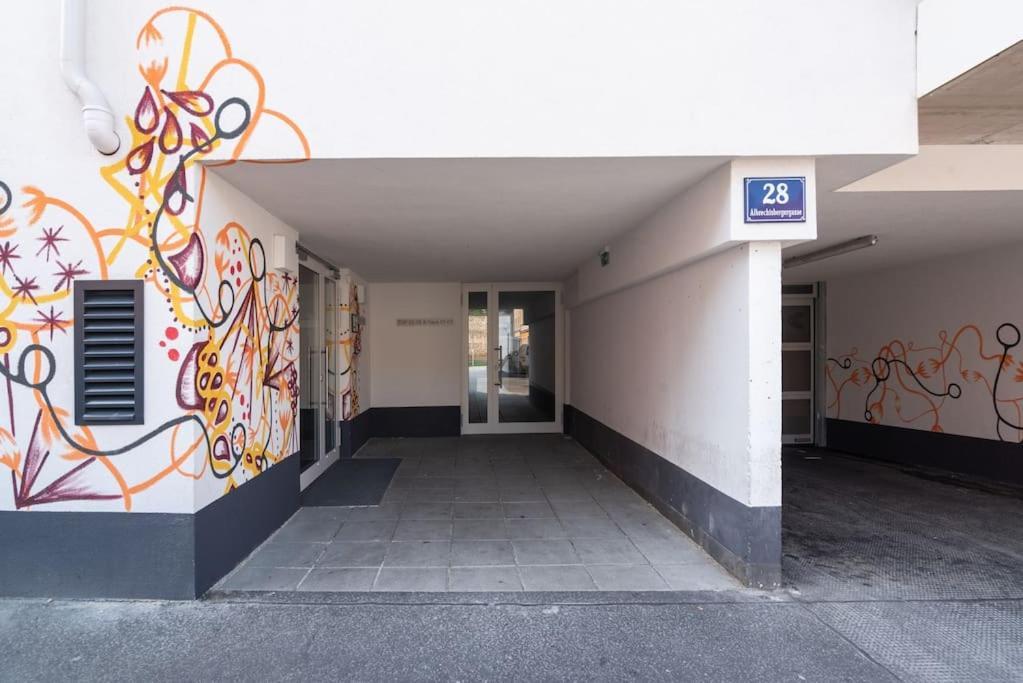 Ferienwohnung Neu Und Hell In Zentraler Ruhelage Mit Parkplatz Wien Exterior foto