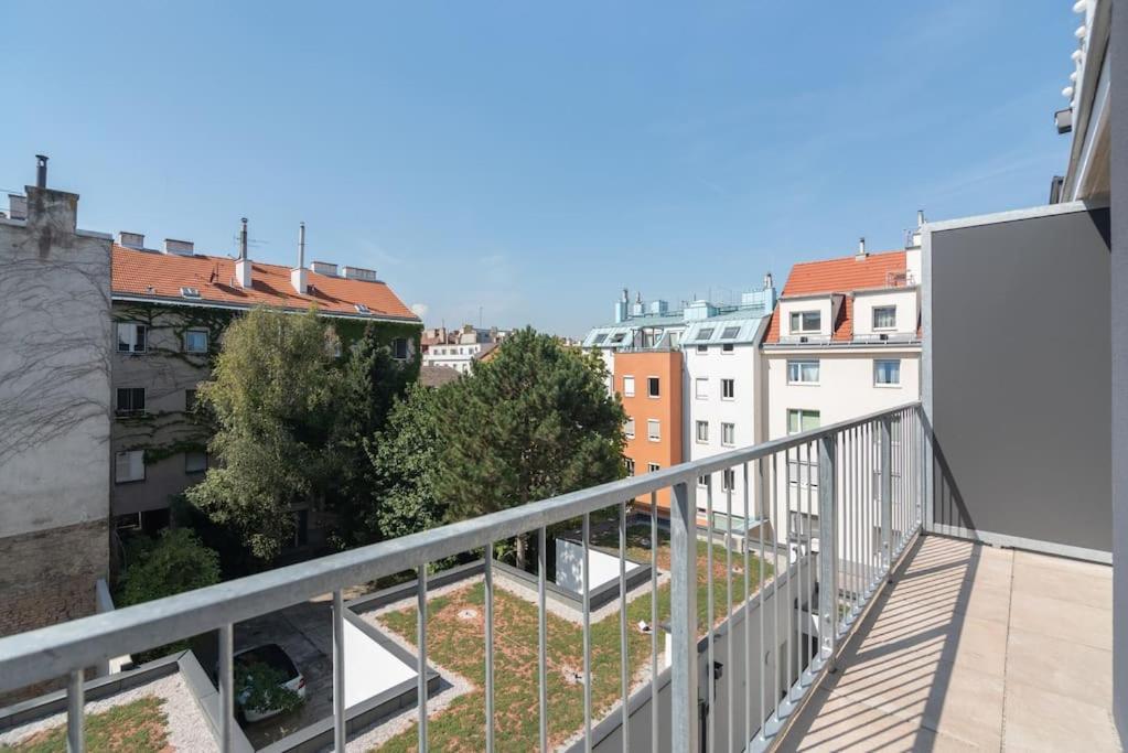 Ferienwohnung Neu Und Hell In Zentraler Ruhelage Mit Parkplatz Wien Exterior foto