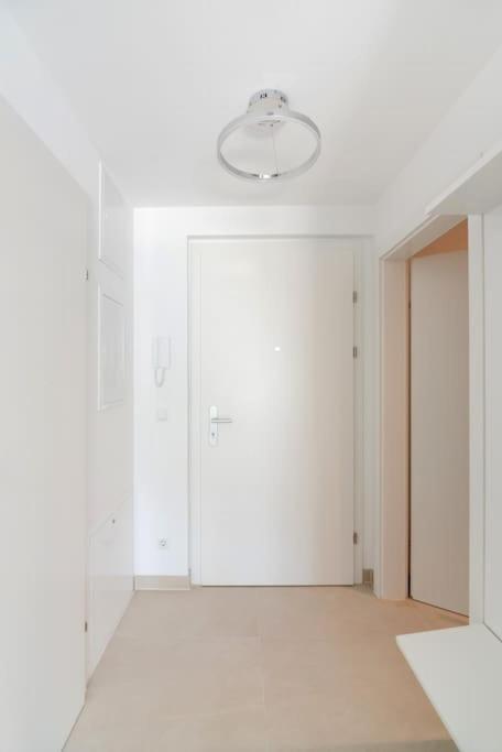Ferienwohnung Neu Und Hell In Zentraler Ruhelage Mit Parkplatz Wien Exterior foto