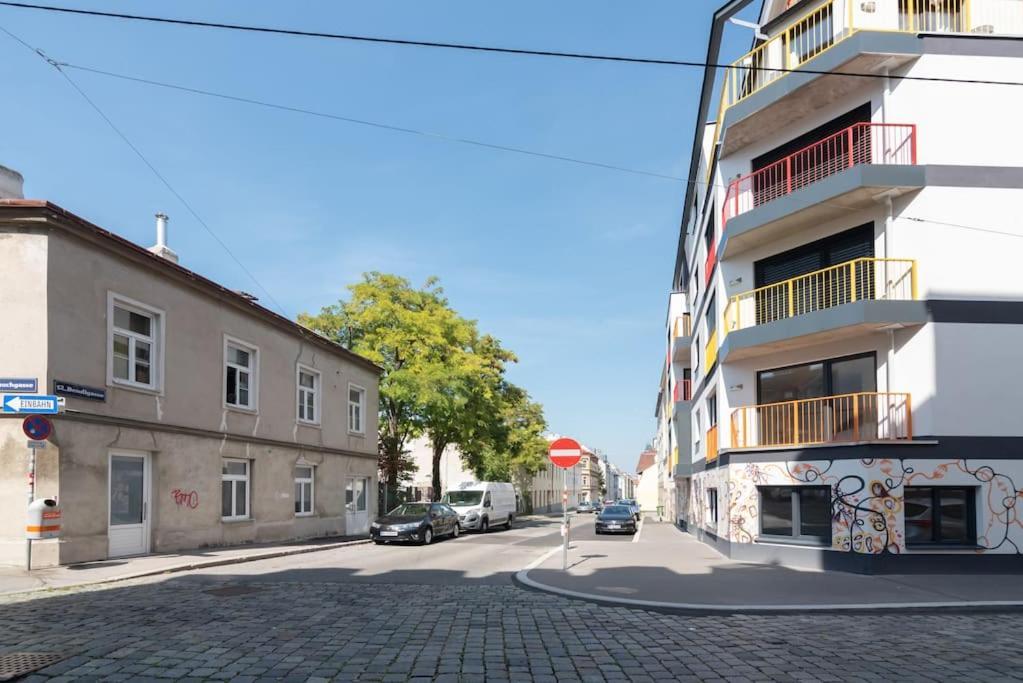 Ferienwohnung Neu Und Hell In Zentraler Ruhelage Mit Parkplatz Wien Exterior foto