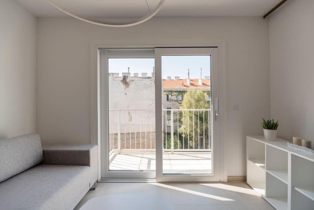 Ferienwohnung Neu Und Hell In Zentraler Ruhelage Mit Parkplatz Wien Exterior foto