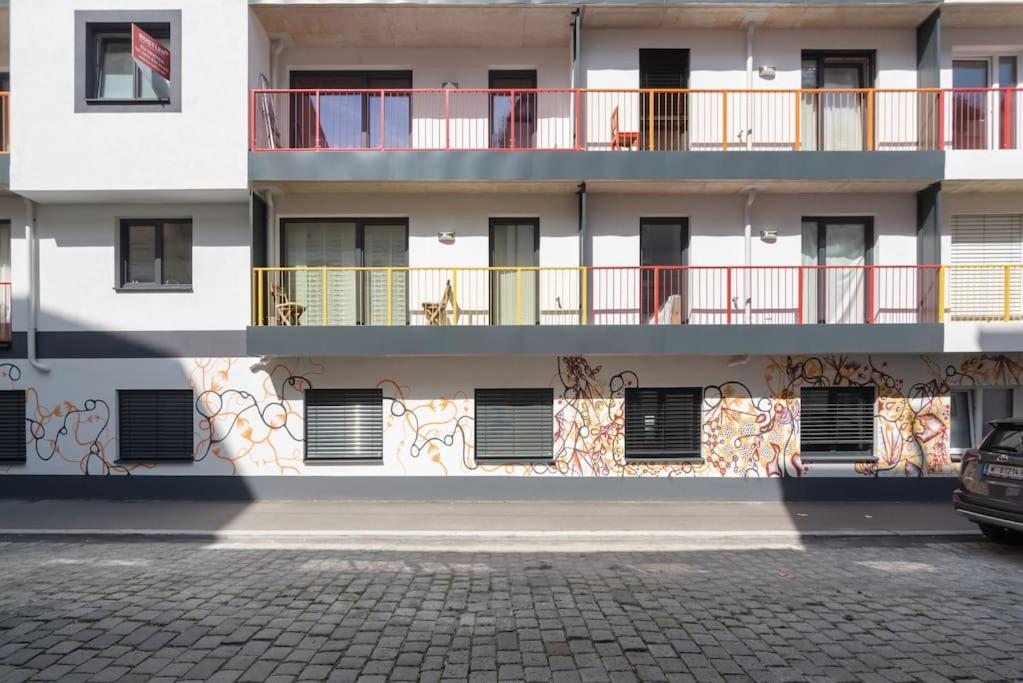 Ferienwohnung Neu Und Hell In Zentraler Ruhelage Mit Parkplatz Wien Exterior foto
