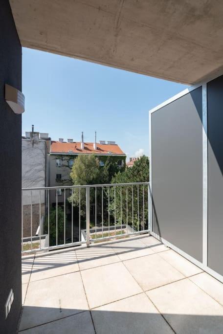 Ferienwohnung Neu Und Hell In Zentraler Ruhelage Mit Parkplatz Wien Exterior foto
